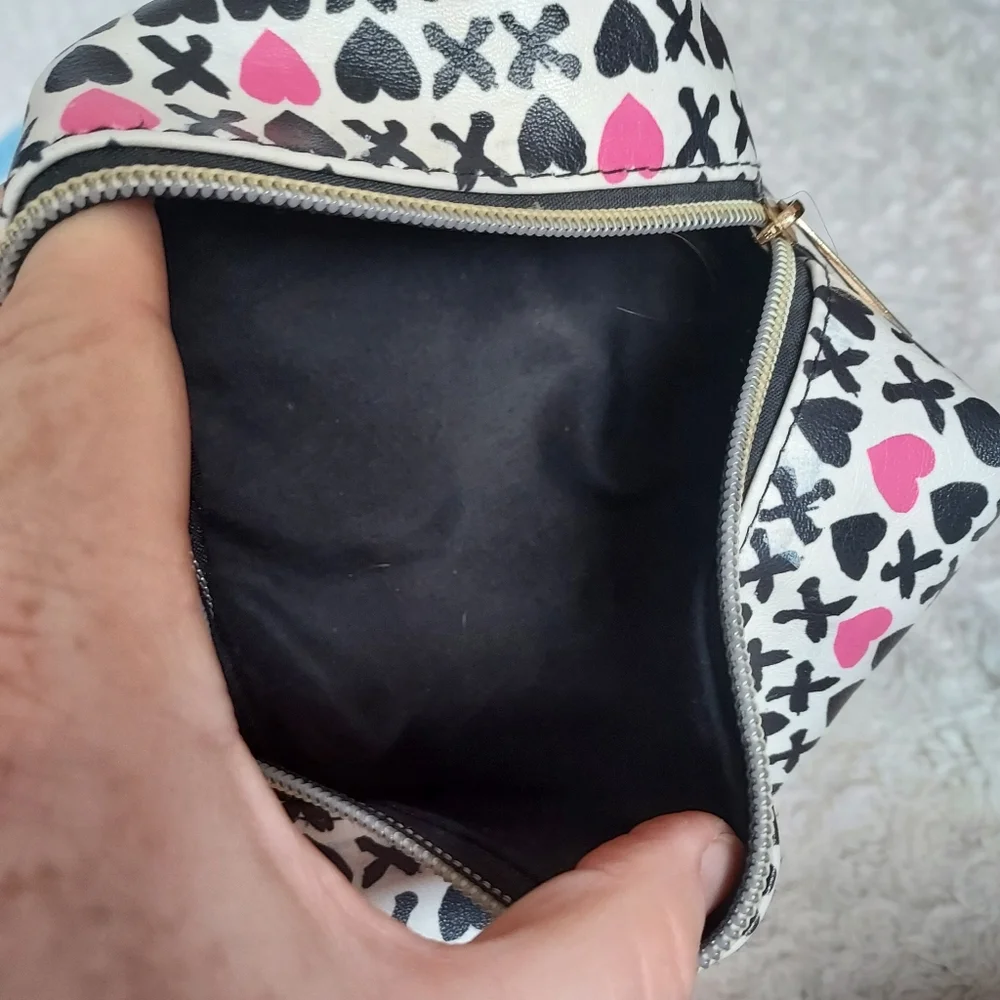 Hearts & Kisses small durable cosmetic makeup toiletry bag Travel Vacation